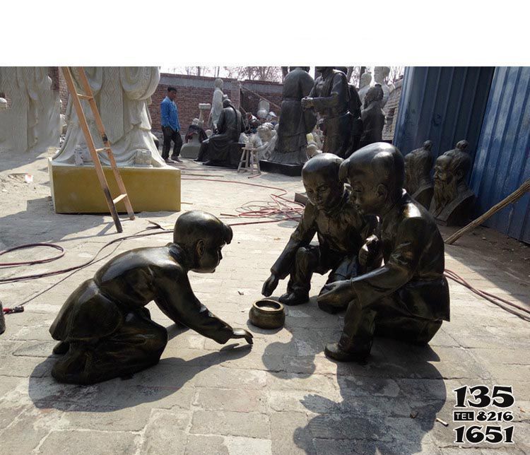 兒童雕塑-戶外草坪銅雕斗蛐蛐的兒童雕塑 兒童雕塑-戶外草坪銅雕斗蛐蛐的兒童雕塑高清圖片