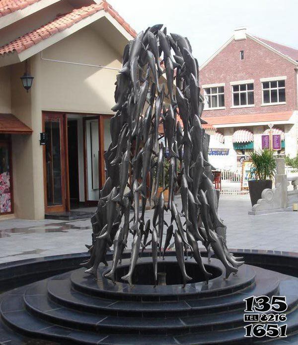 噴水雕塑-廣場擺放的多魚不銹鋼鏤空噴水雕塑 噴水雕塑-廣場擺放的多魚不銹鋼鏤空噴水雕塑高清圖片