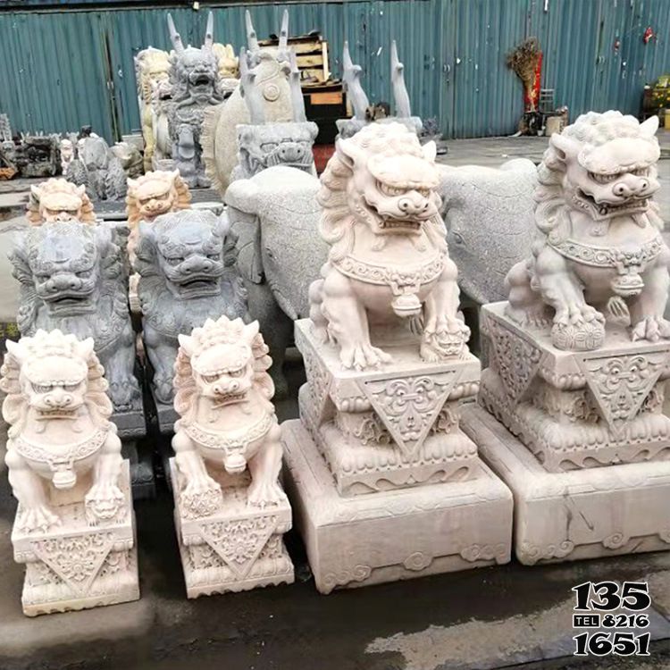 獅子雕塑-庭院門口擺放大型晚霞紅石雕獅子雕塑 獅子雕塑-庭院門口擺放大型晚霞紅石雕獅子雕塑高清圖片