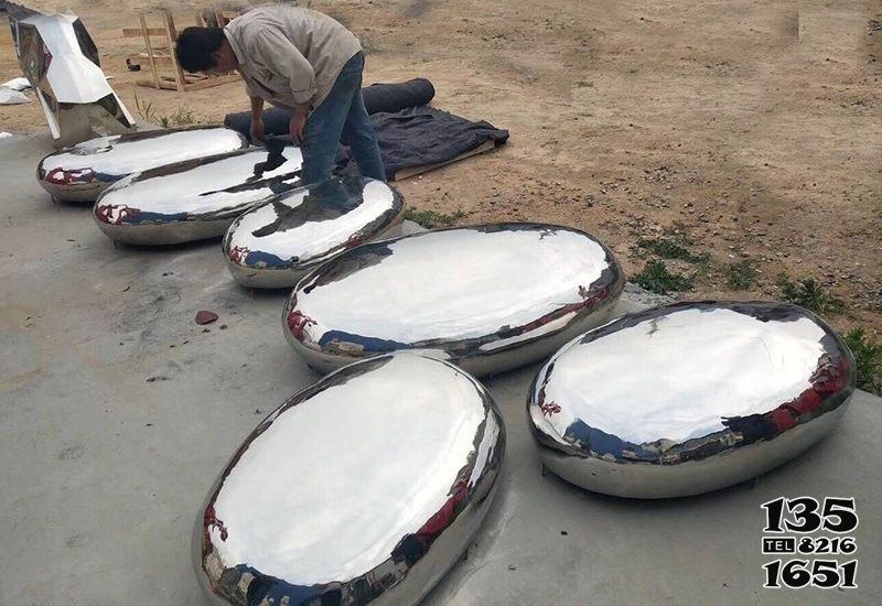 鵝卵石雕塑-公園戶外草坪金屬抽象鵝卵石裝飾品擺件 鵝卵石雕塑-公園戶外草坪金屬抽象鵝卵石裝飾品擺件高清圖片