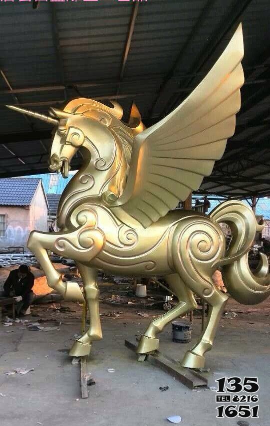 飛馬雕塑-商場(chǎng)里擺放的金色的玻璃鋼創(chuàng)意飛馬雕塑 飛馬雕塑-商場(chǎng)里擺放的金色的玻璃鋼創(chuàng)意飛馬雕塑高清圖片