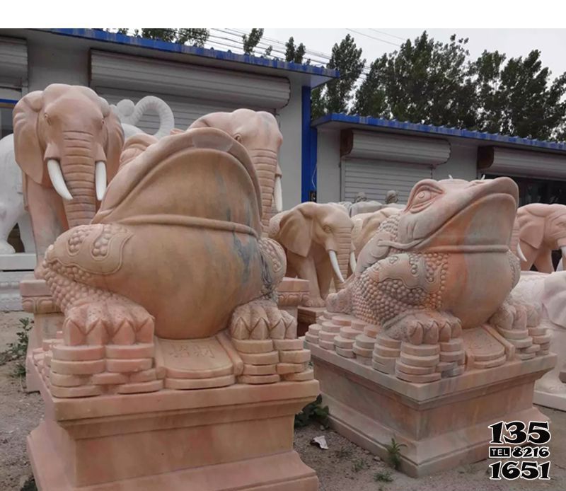 金蟾雕塑-公園里擺放的兩只閉著嘴巴的花崗巖石雕創意金蟾雕塑 金蟾雕塑-公園里擺放的兩只閉著嘴巴的花崗巖石雕創意金蟾雕塑高清圖片
