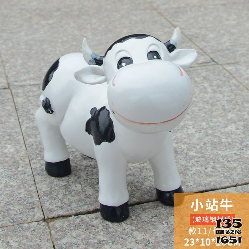 牛雕塑-戶(hù)外園林一只微笑站立的玻璃鋼牛雕塑 牛雕塑-戶(hù)外園林一只微笑站立的玻璃鋼牛雕塑高清圖片