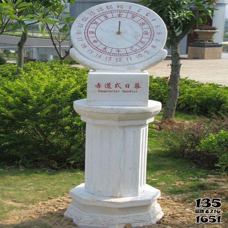 日晷雕塑-公園石雕圓柱上的日晷雕塑 日晷雕塑-公園石雕圓柱上的日晷雕塑高清圖片