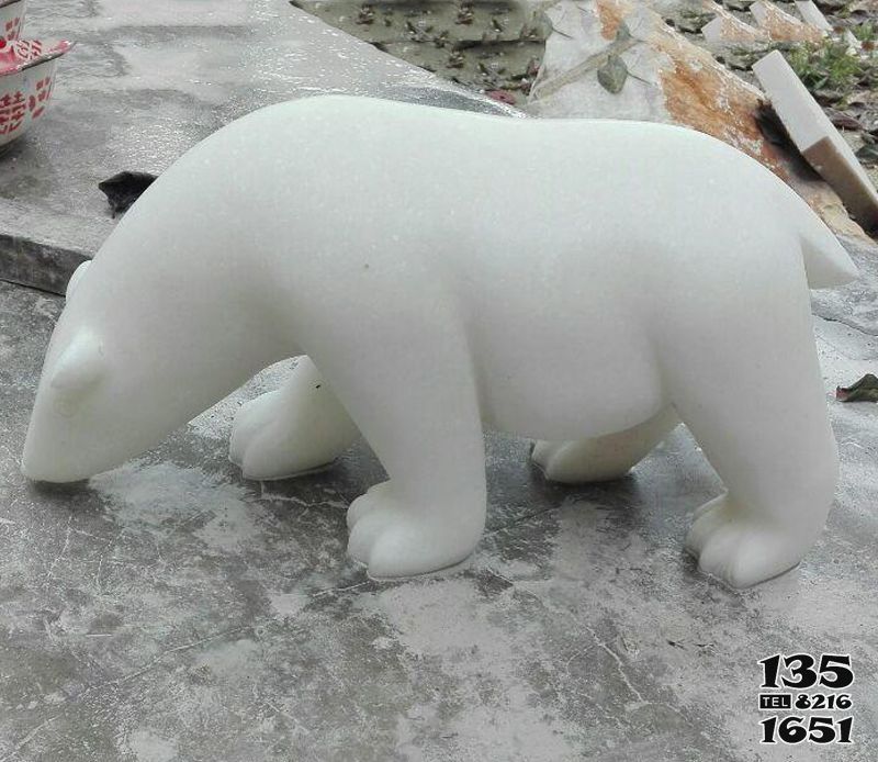 北極熊雕塑-公園里擺放的吃食的玻璃鋼創意北極熊雕塑 北極熊雕塑-公園里擺放的吃食的玻璃鋼創意北極熊雕塑高清圖片