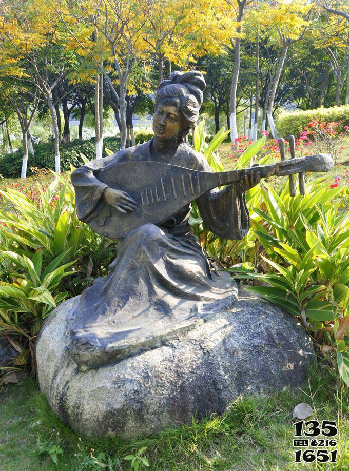 彈奏人物雕塑-公園坐著石頭上彈吉他人物銅雕彈雕塑 彈奏人物雕塑-公園坐著石頭上彈吉他人物銅雕彈雕塑