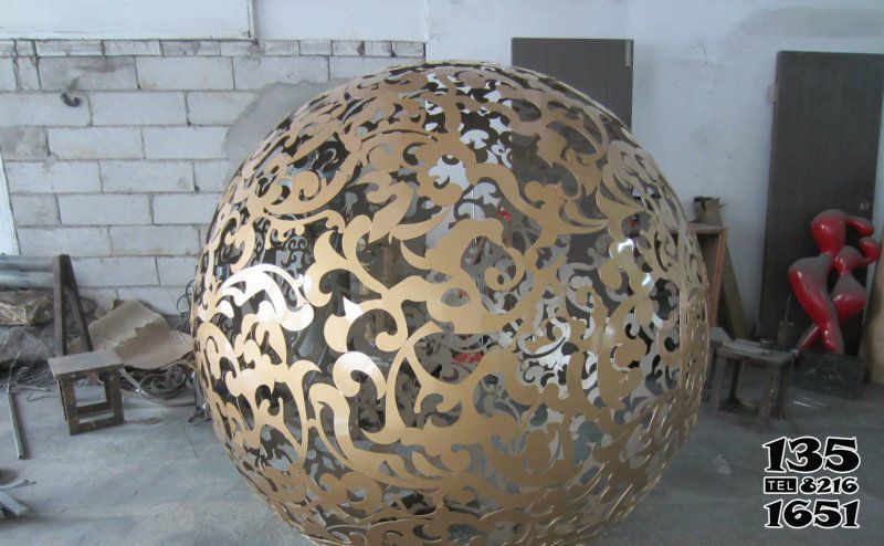 鏤空球雕塑-不銹鋼噴金烤漆戶外裝飾品鏤空球雕塑 鏤空球雕塑-不銹鋼噴金烤漆戶外裝飾品鏤空球雕塑高清圖片