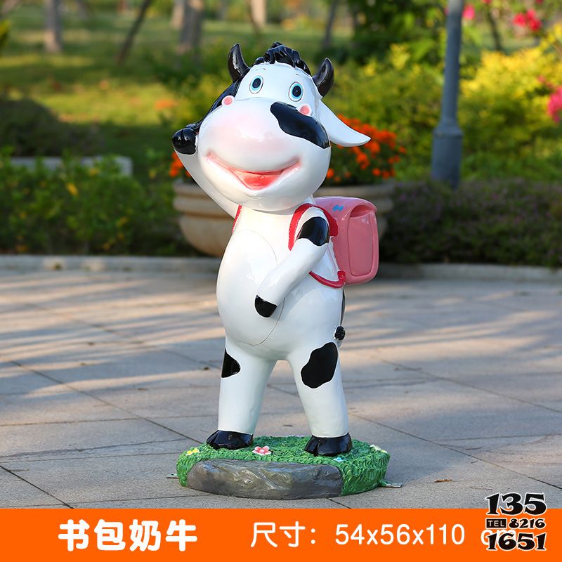 牛雕塑-學校一只背書包的玻璃鋼牛雕塑 牛雕塑-學校一只背書包的玻璃鋼牛雕塑高清圖片
