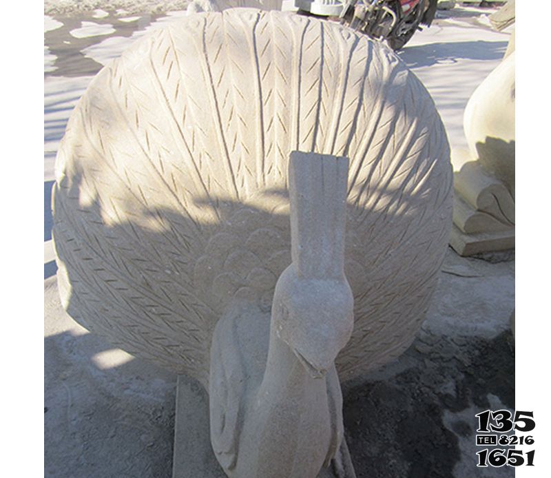 孔雀雕塑-馬路邊一只驕傲的砂巖石雕創(chuàng)意孔雀雕塑 孔雀雕塑-馬路邊一只驕傲的砂巖石雕創(chuàng)意孔雀雕塑高清圖片