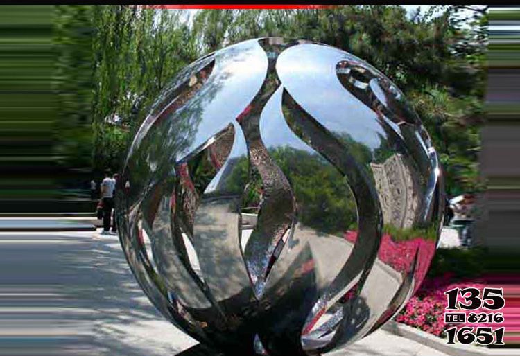 鏤空球雕塑-戶外不銹鋼鏡面抽象鏤空球雕塑 鏤空球雕塑-戶外不銹鋼鏡面抽象鏤空球雕塑高清圖片
