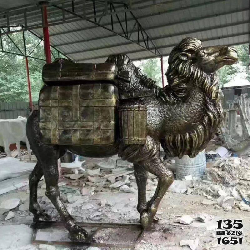 駱駝雕塑-景區廣場擺放不銹鋼仿銅行走的駱駝雕塑 駱駝雕塑-景區廣場擺放不銹鋼仿銅行走的駱駝雕塑高清圖片