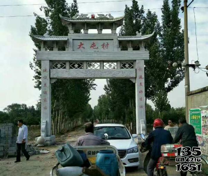 牌坊雕塑-村口擺放鏤空單門石雕牌坊 牌坊雕塑-村口擺放鏤空單門石雕牌坊高清圖片