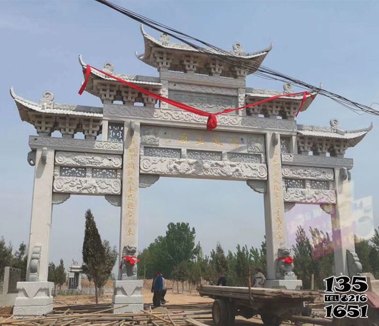 牌坊雕塑-鄉村墓園擺放三門五樓大理石牌坊石雕 牌坊雕塑-鄉村墓園擺放三門五樓大理石牌坊石雕高清圖片