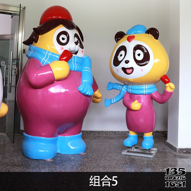 熊貓雕塑-商場室內(nèi)擺放情侶打電話的玻璃鋼熊貓雕塑 熊貓雕塑-商場室內(nèi)擺放情侶打電話的玻璃鋼熊貓雕塑高清圖片