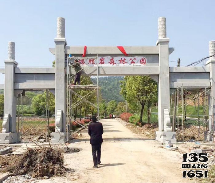 牌坊雕塑-景區入口擺放三門石柱簡易大理石牌坊 牌坊雕塑-景區入口擺放三門石柱簡易大理石牌坊高清圖片