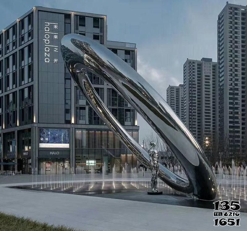 月亮雕塑-商廈街道不銹鋼鏡面環(huán)形月亮雕塑 月亮雕塑-商廈街道不銹鋼鏡面環(huán)形月亮雕塑高清圖片