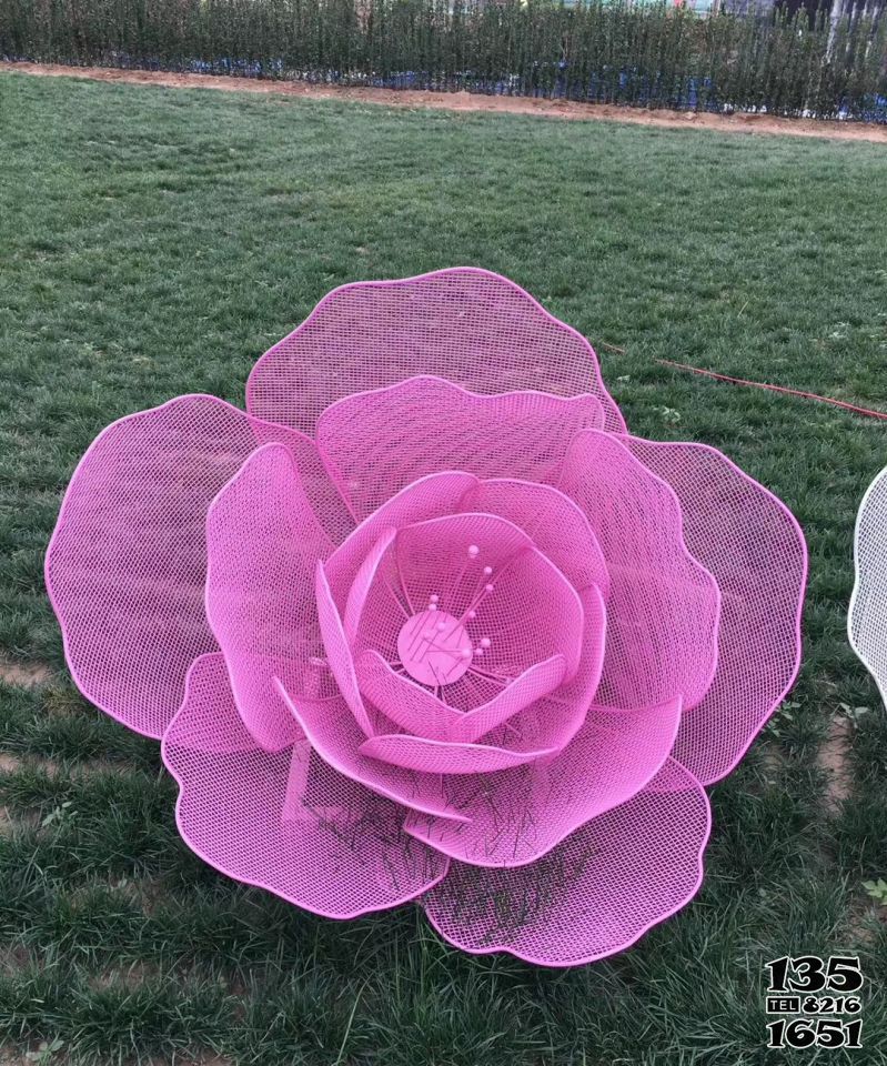花朵雕塑-不銹鋼鏤空仿真粉色花朵雕塑 花朵雕塑-不銹鋼鏤空仿真粉色花朵雕塑高清圖片