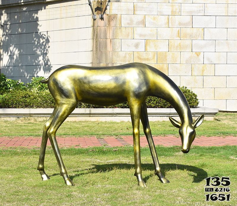鹿雕塑-公園不銹鋼低頭的鹿雕塑 鹿雕塑-公園不銹鋼低頭的鹿雕塑高清圖片
