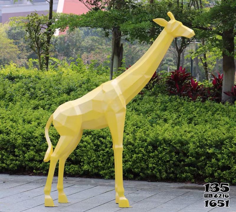 長頸鹿雕塑-公園玻璃鋼幾何黃色的長頸鹿雕塑 長頸鹿雕塑-公園玻璃鋼幾何黃色的長頸鹿雕塑高清圖片