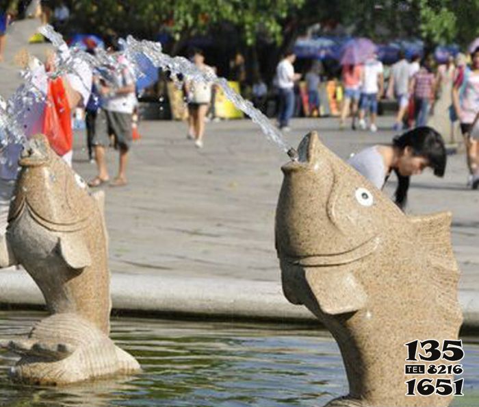 噴水雕塑-公園擺放的鯉魚花崗石石雕創意噴水雕塑 噴水雕塑-公園擺放的鯉魚花崗石石雕創意噴水雕塑高清圖片
