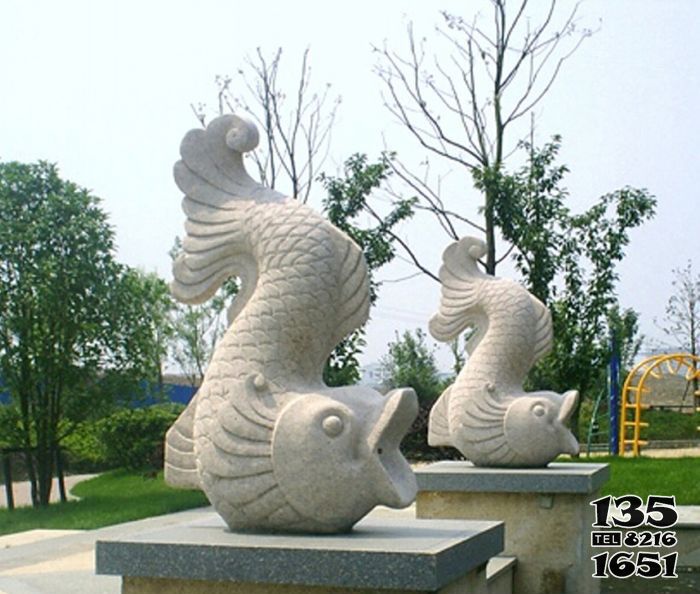 鯉魚雕塑-街道擺放的翹尾巴的砂巖石雕創(chuàng)意鯉魚雕塑 鯉魚雕塑-街道擺放的翹尾巴的砂巖石雕創(chuàng)意鯉魚雕塑高清圖片