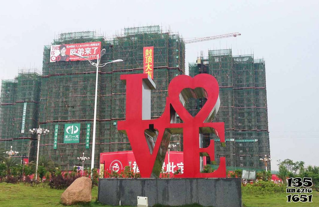 LOVE雕塑-廣場擺放的兩層紅色不銹鋼創意LOVE雕塑 LOVE雕塑-廣場擺放的兩層紅色不銹鋼創意LOVE雕塑高清圖片