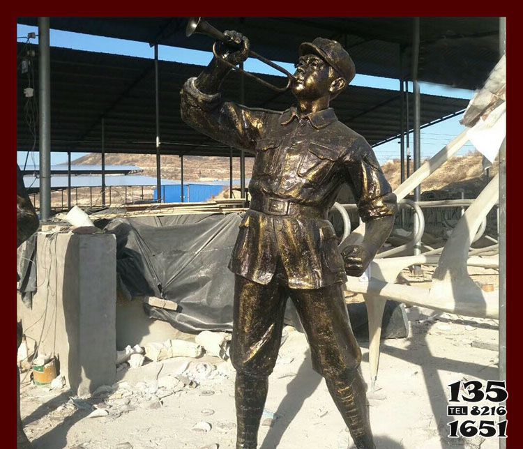 八路軍雕塑-景區玻璃鋼仿真人物吹號角的八路軍雕塑 八路軍雕塑-景區玻璃鋼仿真人物吹號角的八路軍雕塑高清圖片