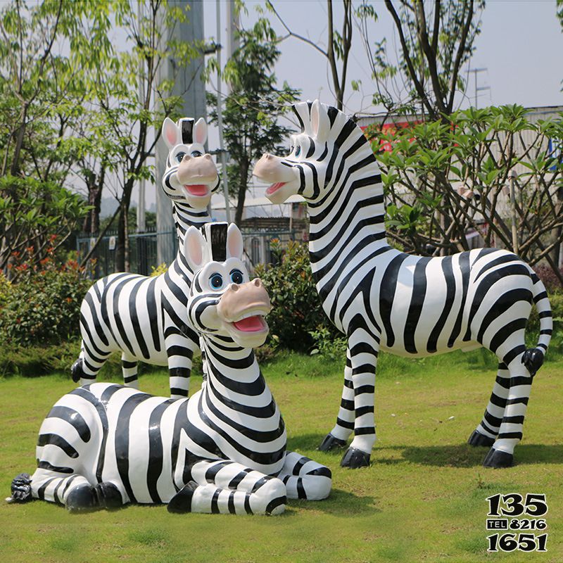 斑馬雕塑-公園草坪玻璃鋼彩繪卡通童趣創意斑馬雕塑 斑馬雕塑-公園草坪玻璃鋼彩繪卡通童趣創意斑馬雕塑高清圖片