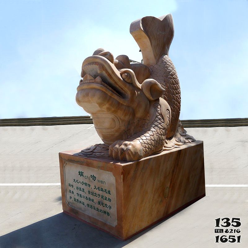 螭吻雕塑-公園里擺放的黃蠟石石雕創(chuàng)意螭吻雕塑 螭吻雕塑-公園里擺放的黃蠟石石雕創(chuàng)意螭吻雕塑高清圖片