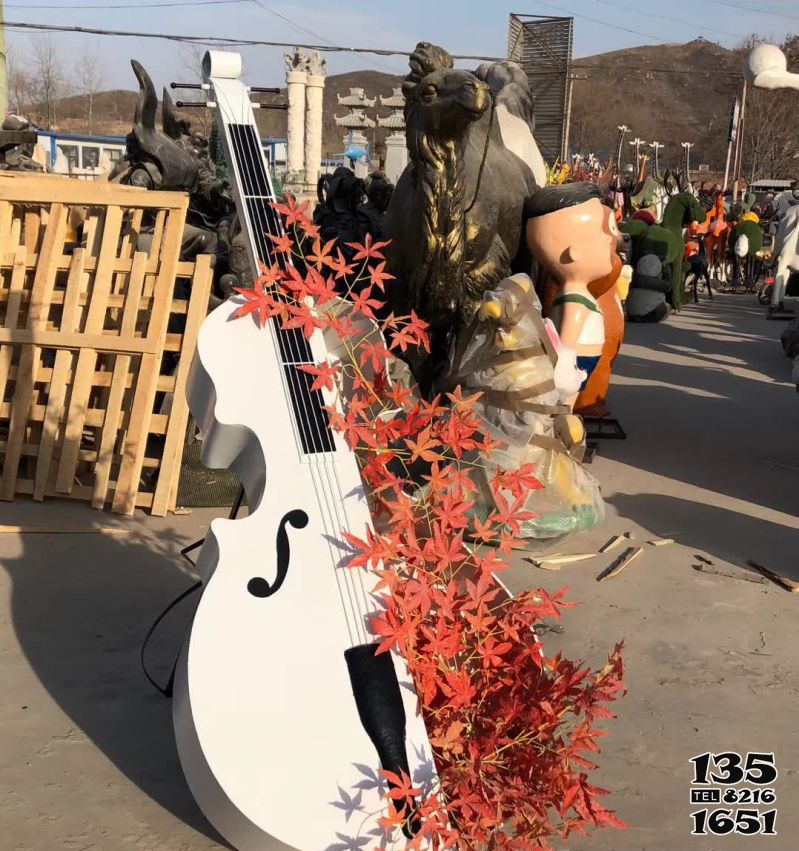 大提琴雕塑-戶外創(chuàng)意玻璃鋼白色大提琴雕塑 大提琴雕塑-戶外創(chuàng)意玻璃鋼白色大提琴雕塑高清圖片