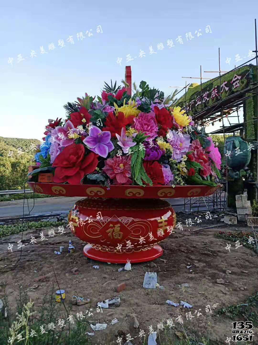 花籃雕塑-迎國慶玻璃鋼彩繪花朵花籃雕塑 花籃雕塑-迎國慶玻璃鋼彩繪花朵花籃雕塑高清圖片