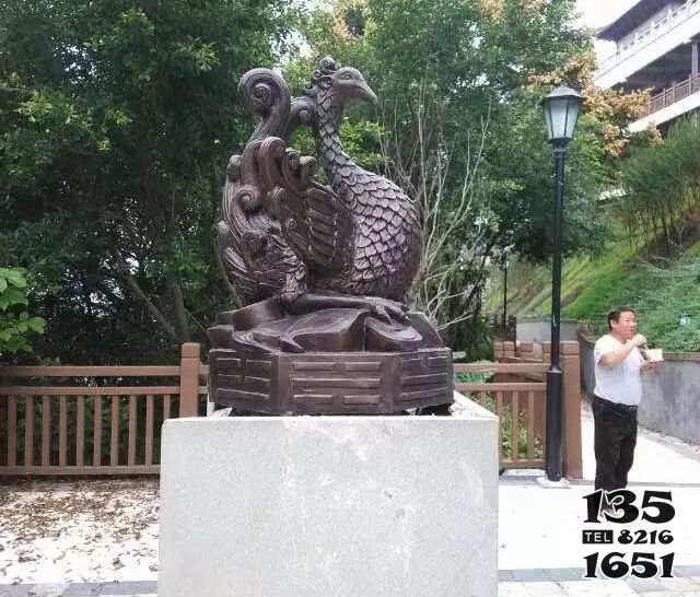 朱雀雕塑-公園里擺放的坐著的玻璃鋼創意朱雀雕塑 朱雀雕塑-公園里擺放的坐著的玻璃鋼創意朱雀雕塑高清圖片
