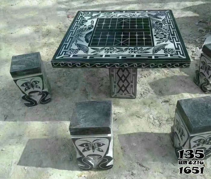 桌椅雕塑-學院廣場擺放雕刻象棋格青石仿古桌凳雕塑 桌椅雕塑-學院廣場擺放雕刻象棋格青石仿古桌凳雕塑