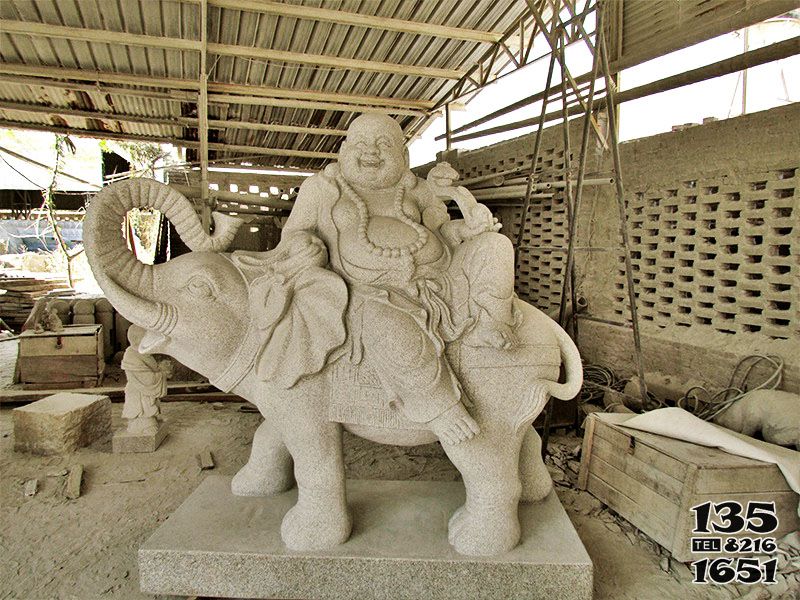 大象雕塑-寺廟創(chuàng)意大理石石雕彌勒佛坐著大象背上的景觀裝飾品大象雕塑 大象雕塑-寺廟創(chuàng)意大理石石雕彌勒佛坐著大象背上的景觀裝飾品大象雕塑高清圖片