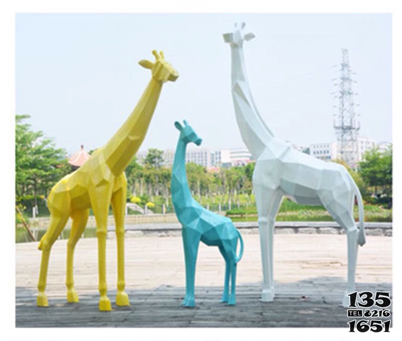 長頸鹿雕塑-玻璃鋼彩繪幾何戶外公園長頸鹿雕塑 長頸鹿雕塑-玻璃鋼彩繪幾何戶外公園長頸鹿雕塑高清圖片