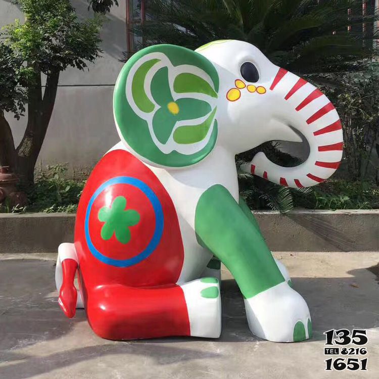大象雕塑-玻璃鋼彩繪公園坐著的大象雕塑 大象雕塑-玻璃鋼彩繪公園坐著的大象雕塑高清圖片