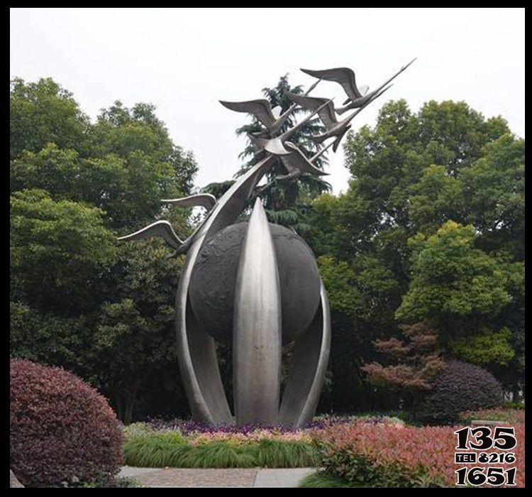 天鵝雕塑-公園創(chuàng)意不銹鋼鏡面飛翔天鵝雕塑 天鵝雕塑-公園創(chuàng)意不銹鋼鏡面飛翔天鵝雕塑高清圖片