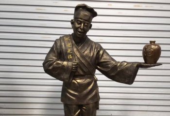賓館大門口銅雕孔雀，增加賓客的視覺體驗 