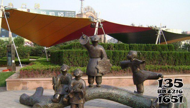 兒童雕塑-海岸景區公園仿古做舊兒童放風箏銅雕塑 兒童雕塑-海岸景區公園仿古做舊兒童放風箏銅雕塑高清圖片