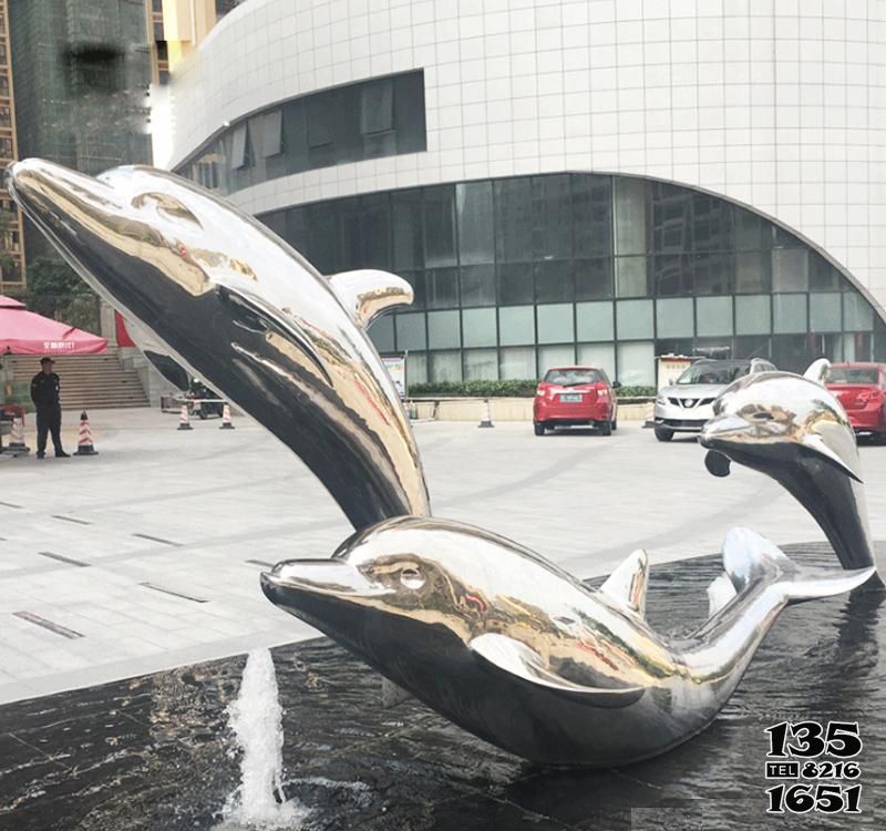海豚雕塑-商廈門口一家三口不銹鋼海豚雕塑 海豚雕塑-商廈門口一家三口不銹鋼海豚雕塑高清圖片