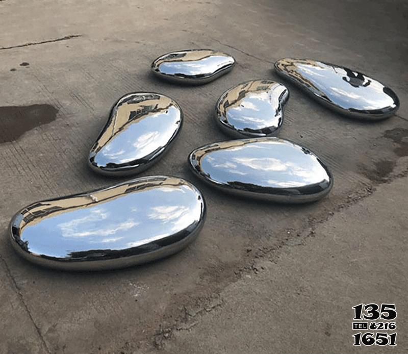 鵝卵石雕塑-草坪不銹鋼鏡面抽象鵝卵石雕塑 鵝卵石雕塑-草坪不銹鋼鏡面抽象鵝卵石雕塑高清圖片