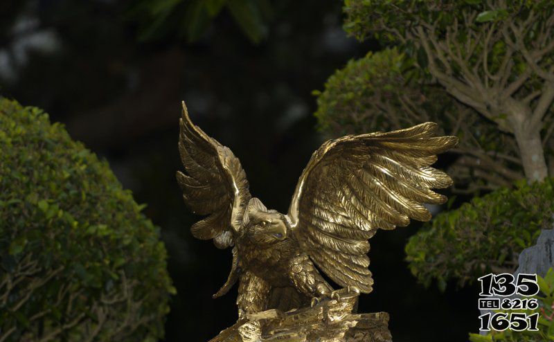 老鷹雕塑-森林一只休息的樹脂老鷹雕塑 老鷹雕塑-森林一只休息的樹脂老鷹雕塑高清圖片