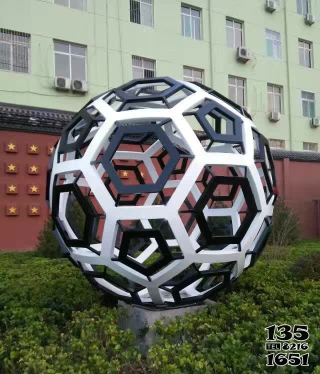 足球雕塑-不銹鋼創意校園足球雕塑 足球雕塑-不銹鋼創意校園足球雕塑高清圖片