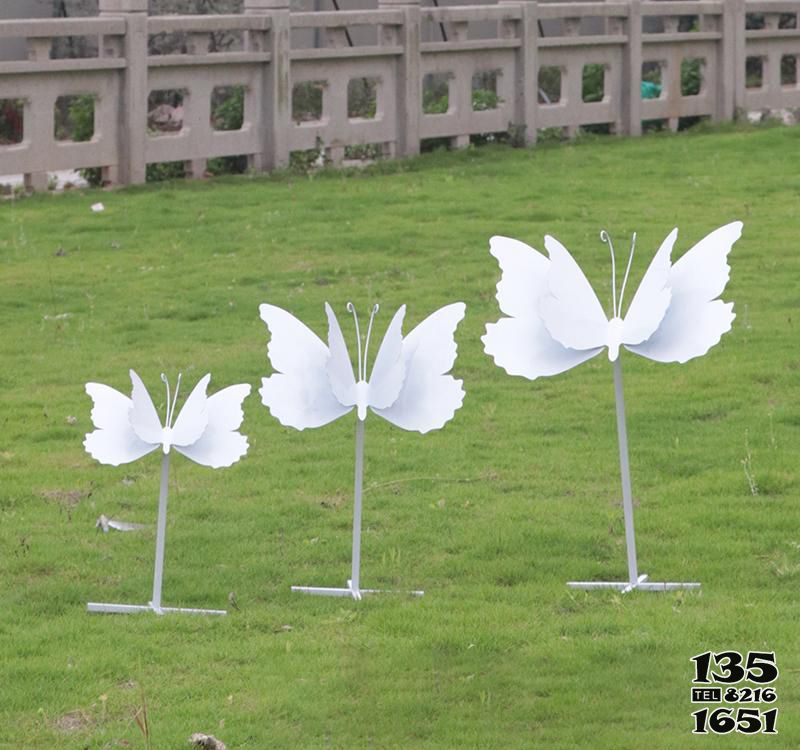 蝴蝶雕塑-草坪不銹鋼立體蝴蝶雕塑 蝴蝶雕塑-草坪不銹鋼立體蝴蝶雕塑高清圖片