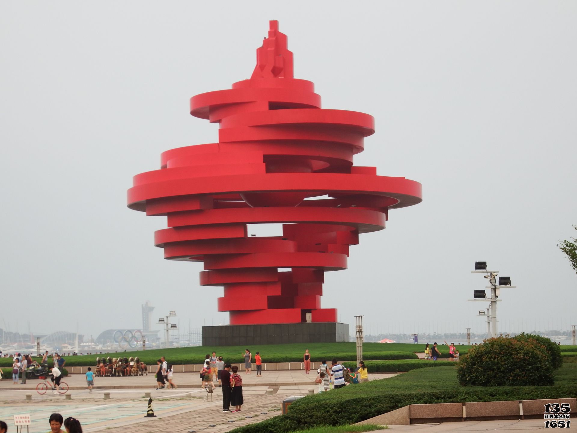 景觀雕塑-玻璃鋼抽象藝術(shù)戶外大型景觀雕塑 景觀雕塑-玻璃鋼抽象藝術(shù)戶外大型景觀雕塑高清圖片
