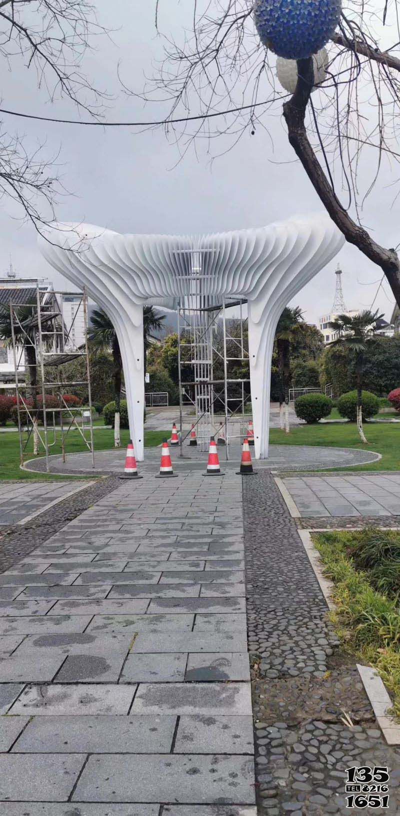 拱門雕塑-學院抽象拱門不銹鋼雕塑 拱門雕塑-學院抽象拱門不銹鋼雕塑高清圖片