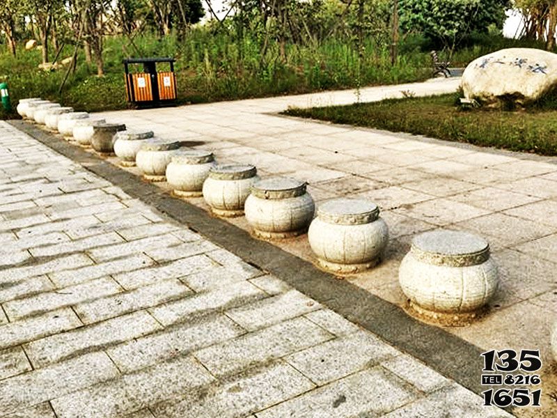 擋車路障石-景區公園擺放燈籠砂巖擋車石雕塑 擋車路障石-景區公園擺放燈籠砂巖擋車石雕塑高清圖片