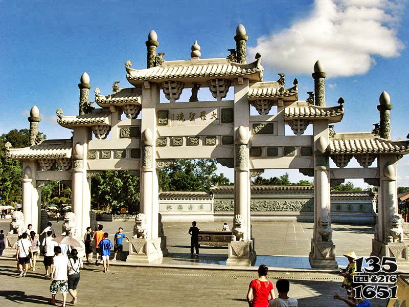 牌坊雕塑-景區園林花崗巖五門仿古建筑斗拱石雕牌坊 牌坊雕塑-景區園林花崗巖五門仿古建筑斗拱石雕牌坊高清圖片