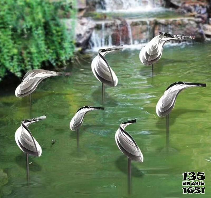 魚雕塑-景區池塘多只帶插管的不銹鋼魚雕塑 魚雕塑-景區池塘多只帶插管的不銹鋼魚雕塑高清圖片