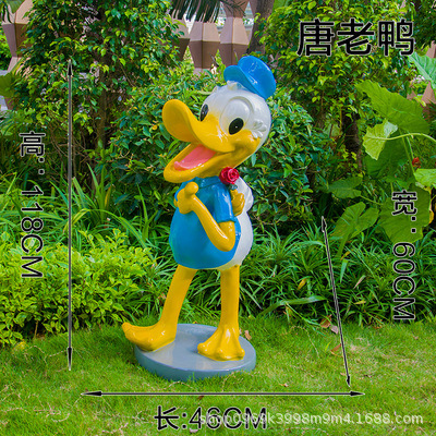 鴨子雕塑-草地上戴帽子的唐老鴨雕塑 鴨子雕塑-草地上戴帽子的唐老鴨雕塑高清圖片